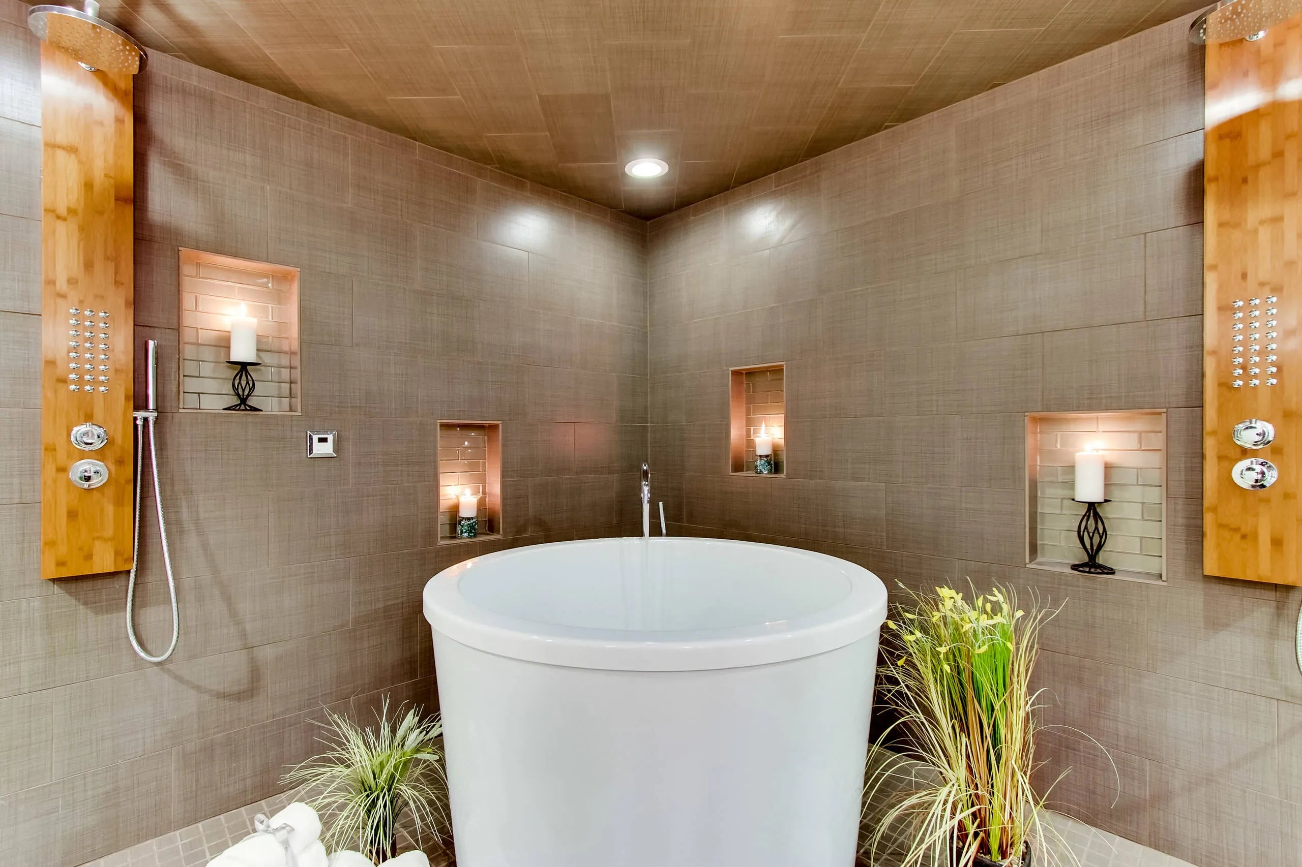 The Zen of Bathing: Why Japanese Soaking Bathtubs Redefine Luxury – ACE ...
