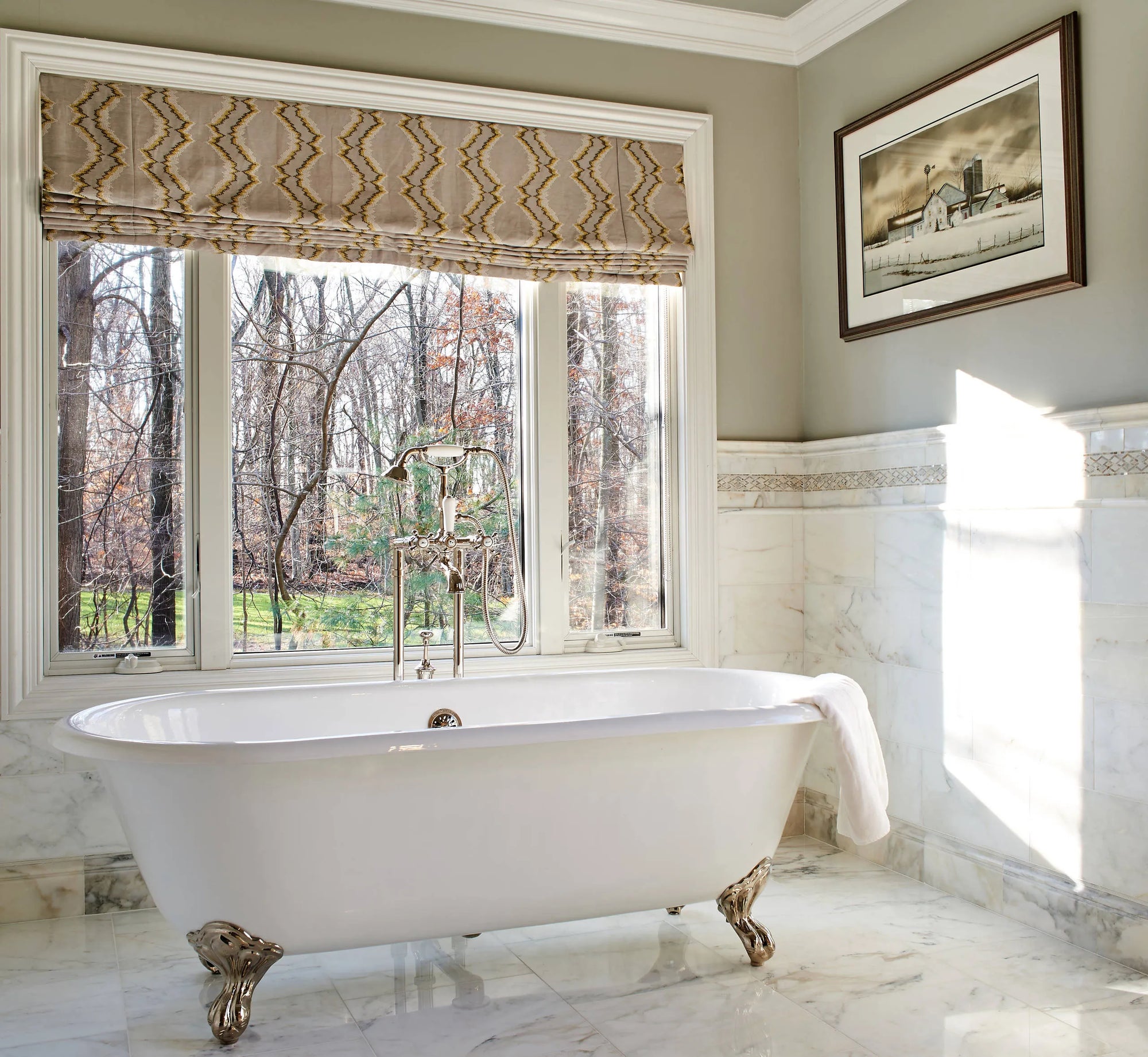 Old Style Bathtub Faucet with Vintage Design, Classic Brass Finish for Traditional Bathrooms