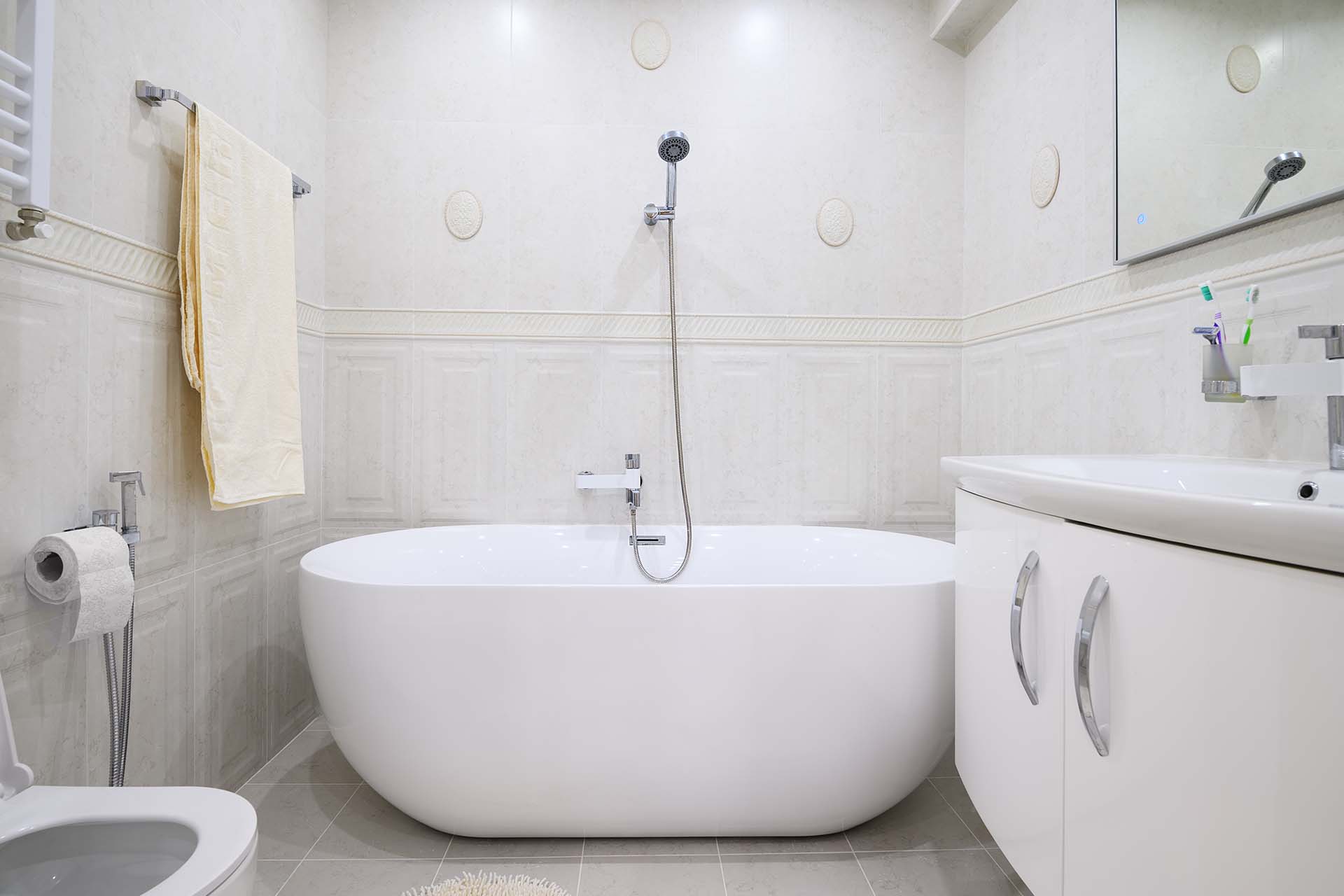 How Do You Clean Bathtub Jets Safely After Bath Bombs? Stop Damage Early