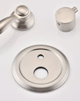 Close-up of the Avelar shower set's valve trim, featuring a switch knob and an ergonomic lever handle for precise control.