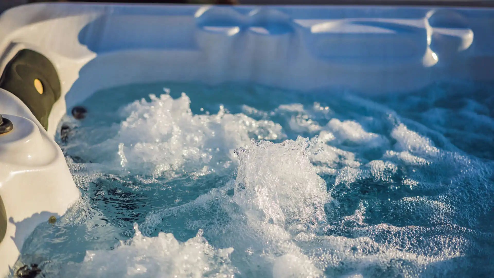 Bubbling water jets in a luxury setting highlight the relaxing appeal in the spa vs hot tub experience. |ACE DECOR
