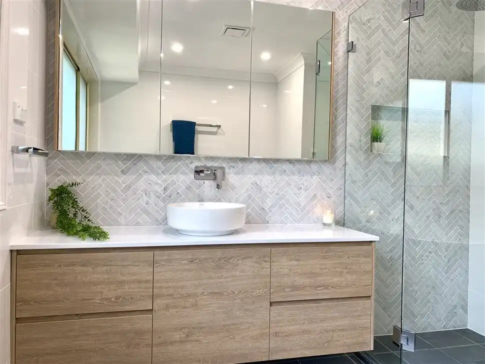 Mirror Cabinet vs. LED Mirror: What’s the Difference