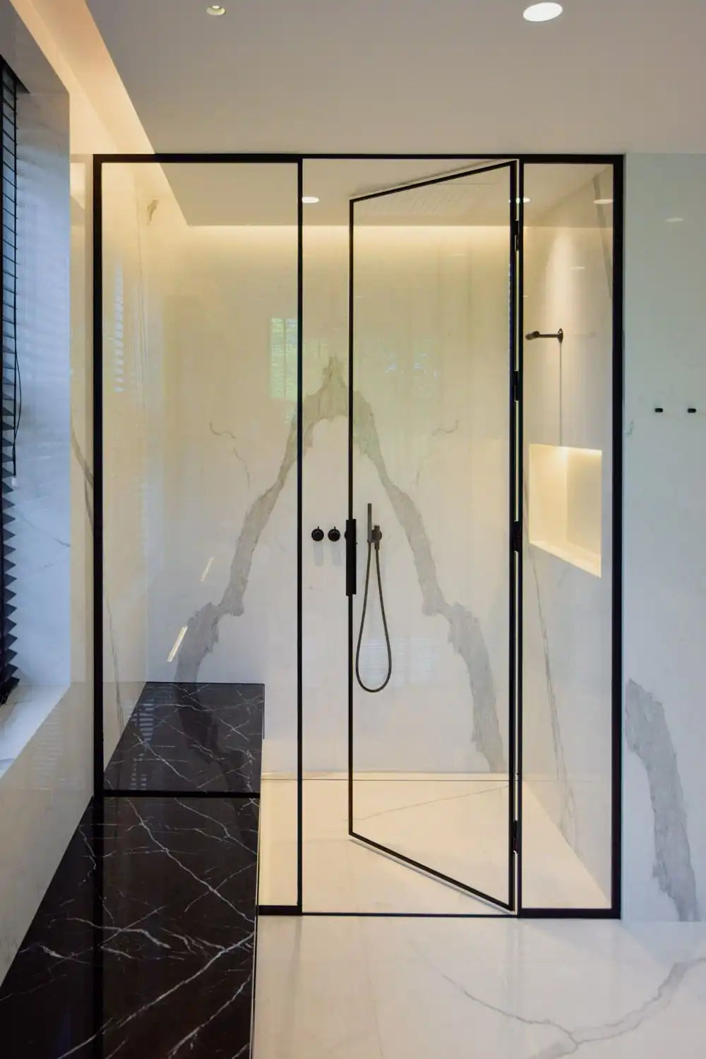 How to Choose the Perfect Shower Door for Small Bathrooms ACE DECOR ...