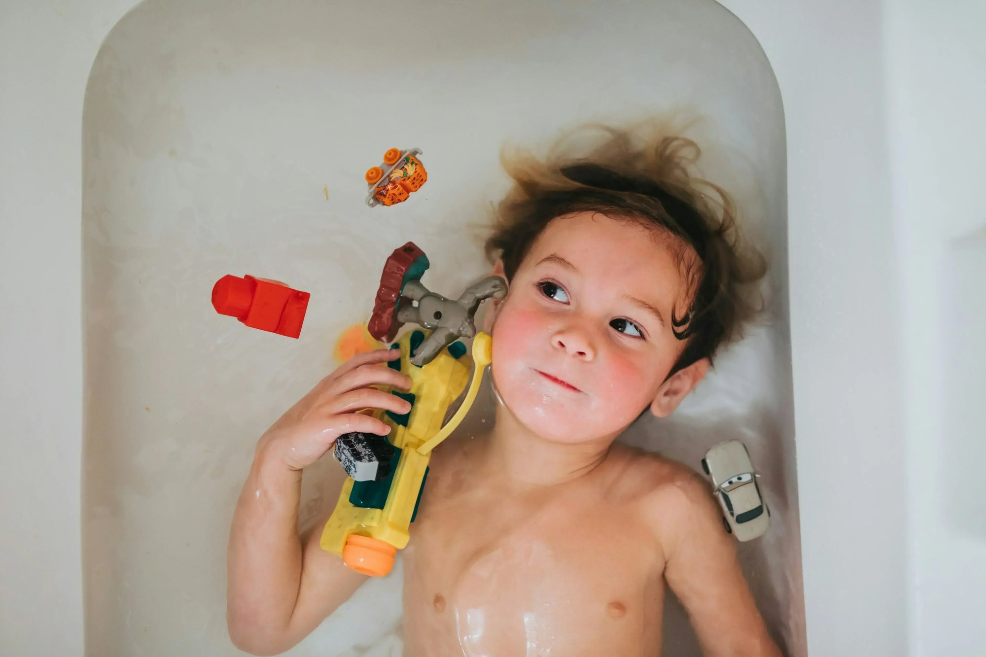 Kids Shower 101: When to Help, When to Step Back, and How to Make Bath Time a Breeze