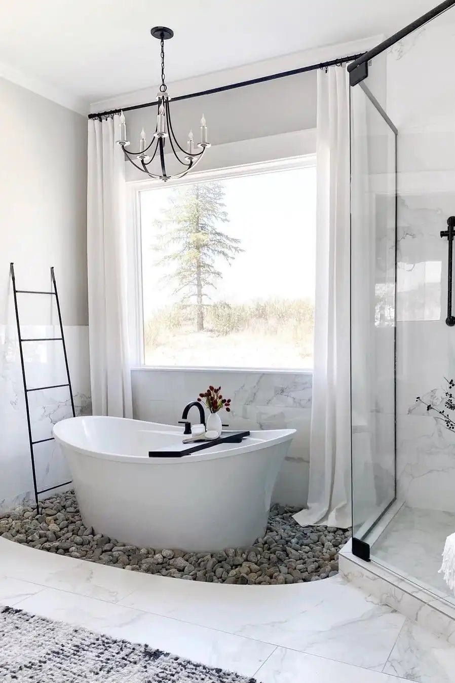 Small Soaking Tubs: A Stylish Addition to Any Bathroom