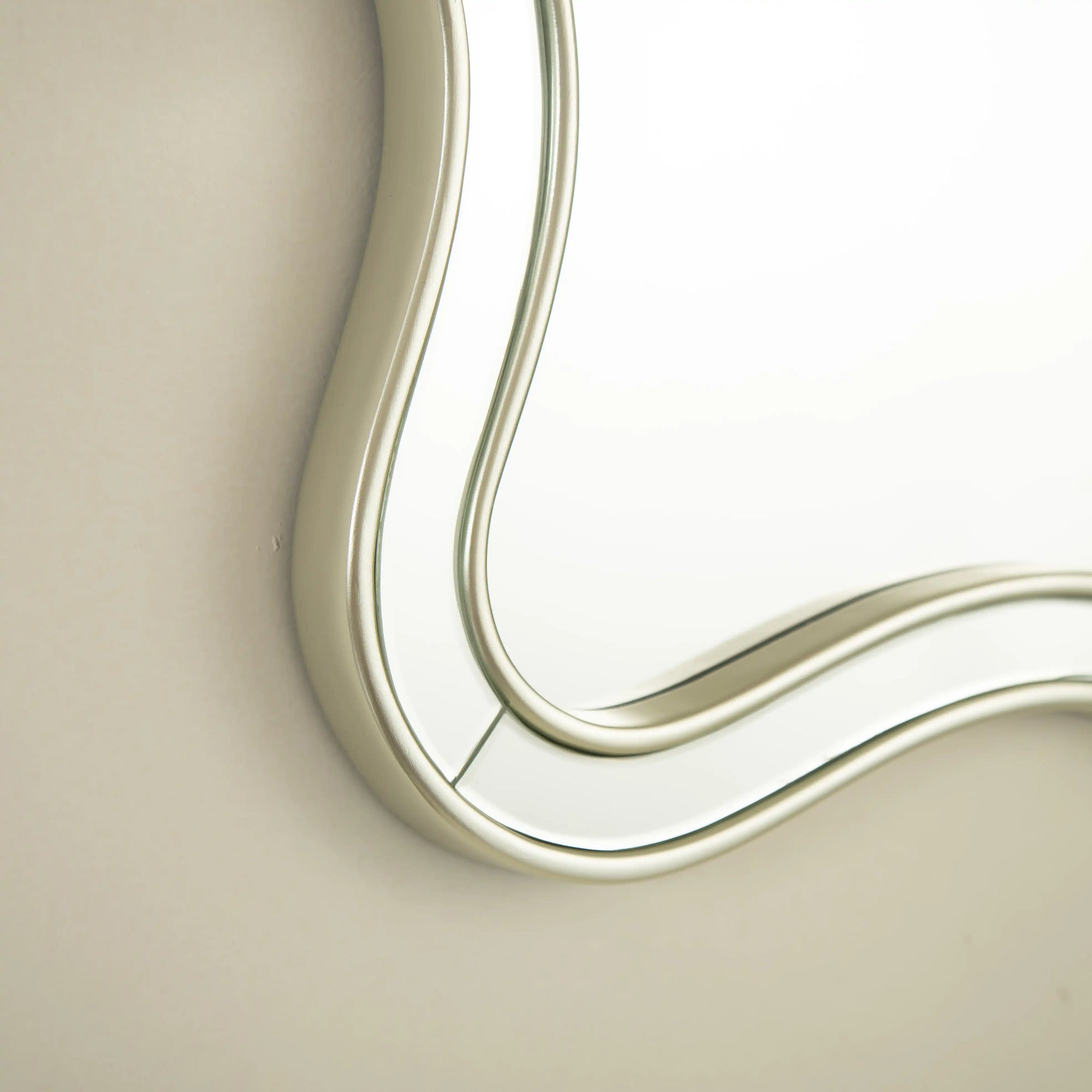 Close-up curved PU frame detail on a 32&quot; x 24&quot; rectangular modern mirror | Ace Decor